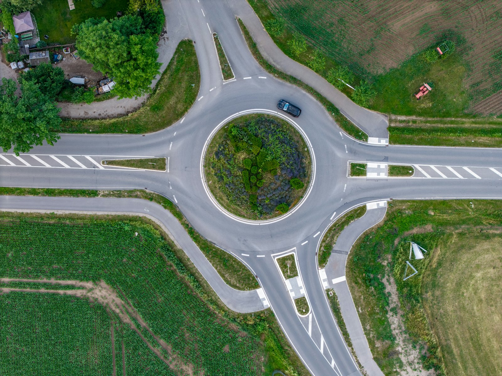 A car on a roundabout, seen from above